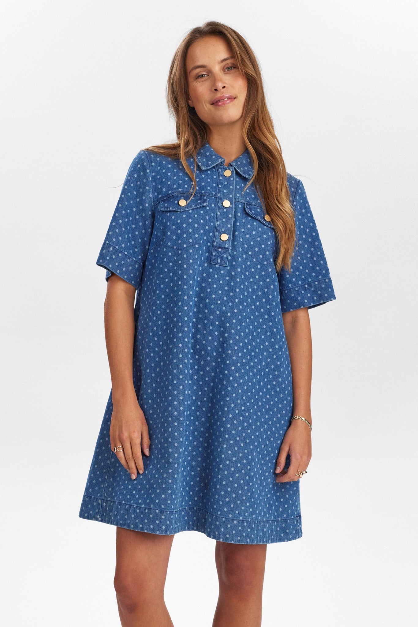 numph denim dress Meet the newest Nmph denim dress , Beautifully tailored to flatter from every angle, this versatile dress is a true wardrobe hero , Dress it down with trainers, keep it casual with sandals, or
