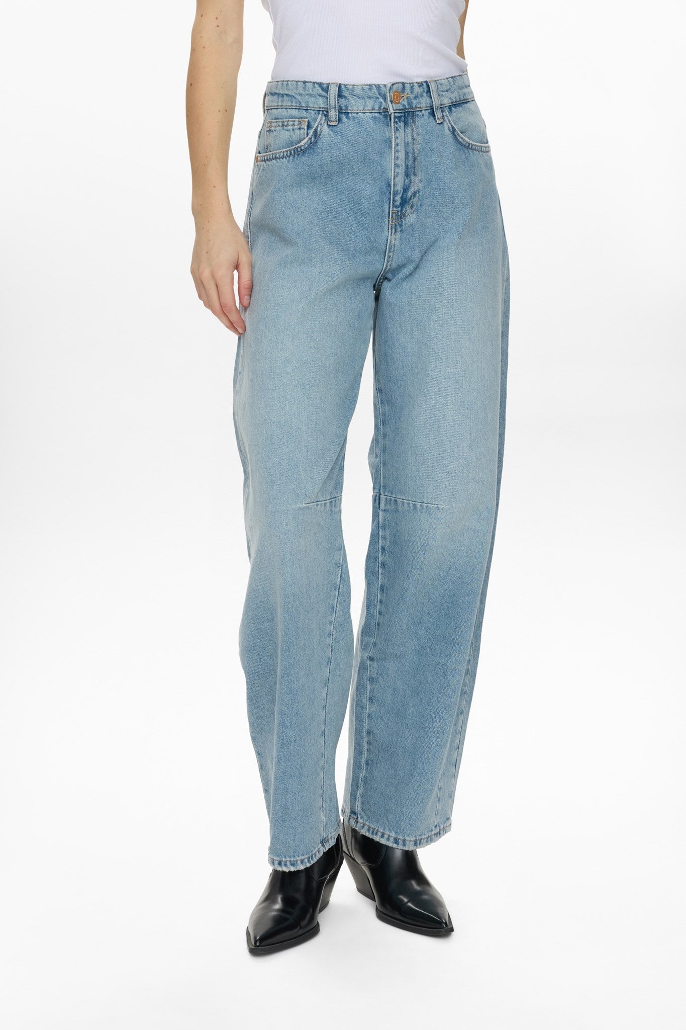 NUSEVILLE - M-R BARREL JEANS P3010 - Light Blue Denim