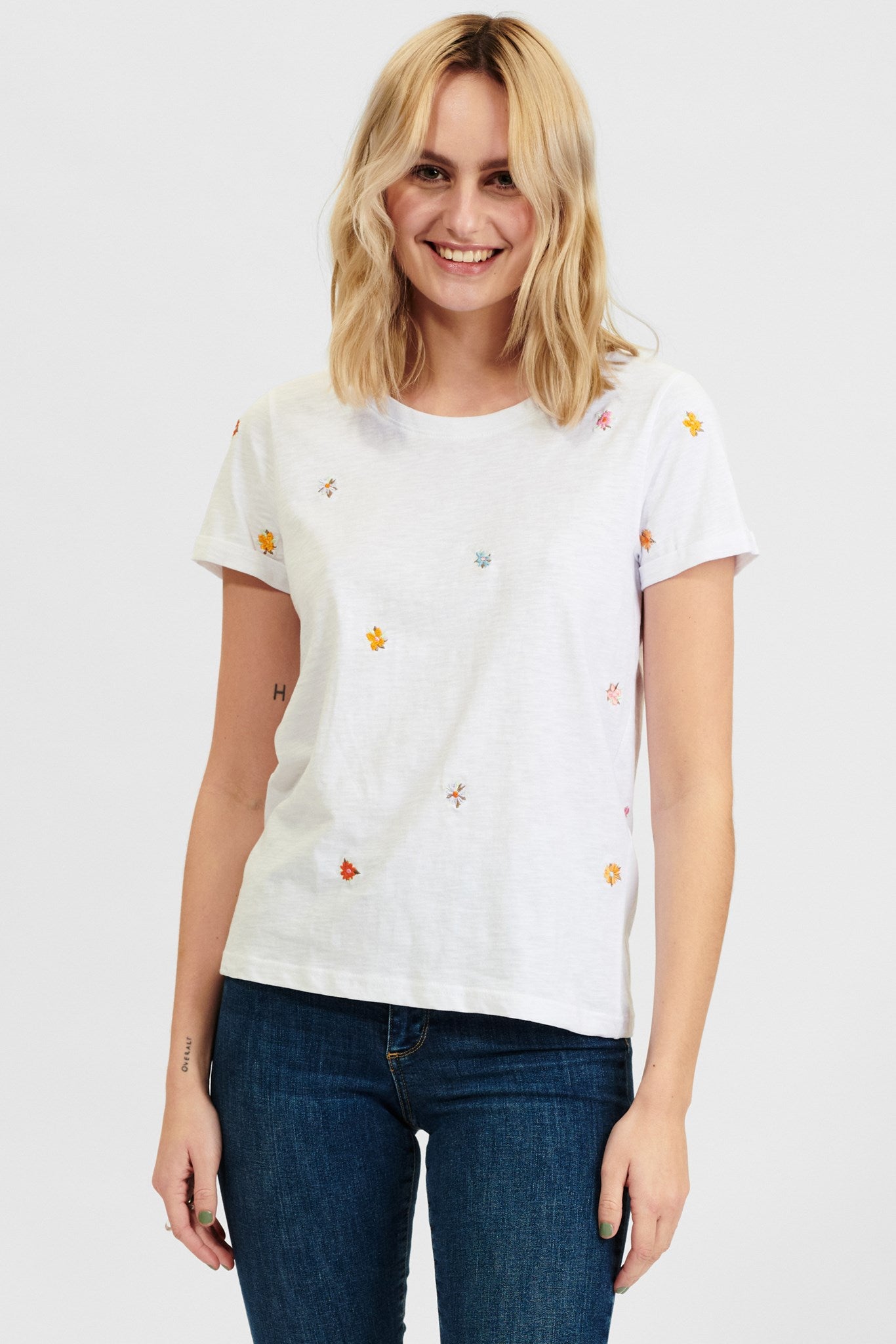 Lucky Brand Women's Floral Embroidered T-Shirt White Size Medium