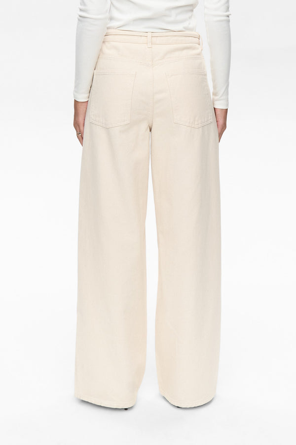 0401~17cm Skinny Fit Jeans with Visible Stitching