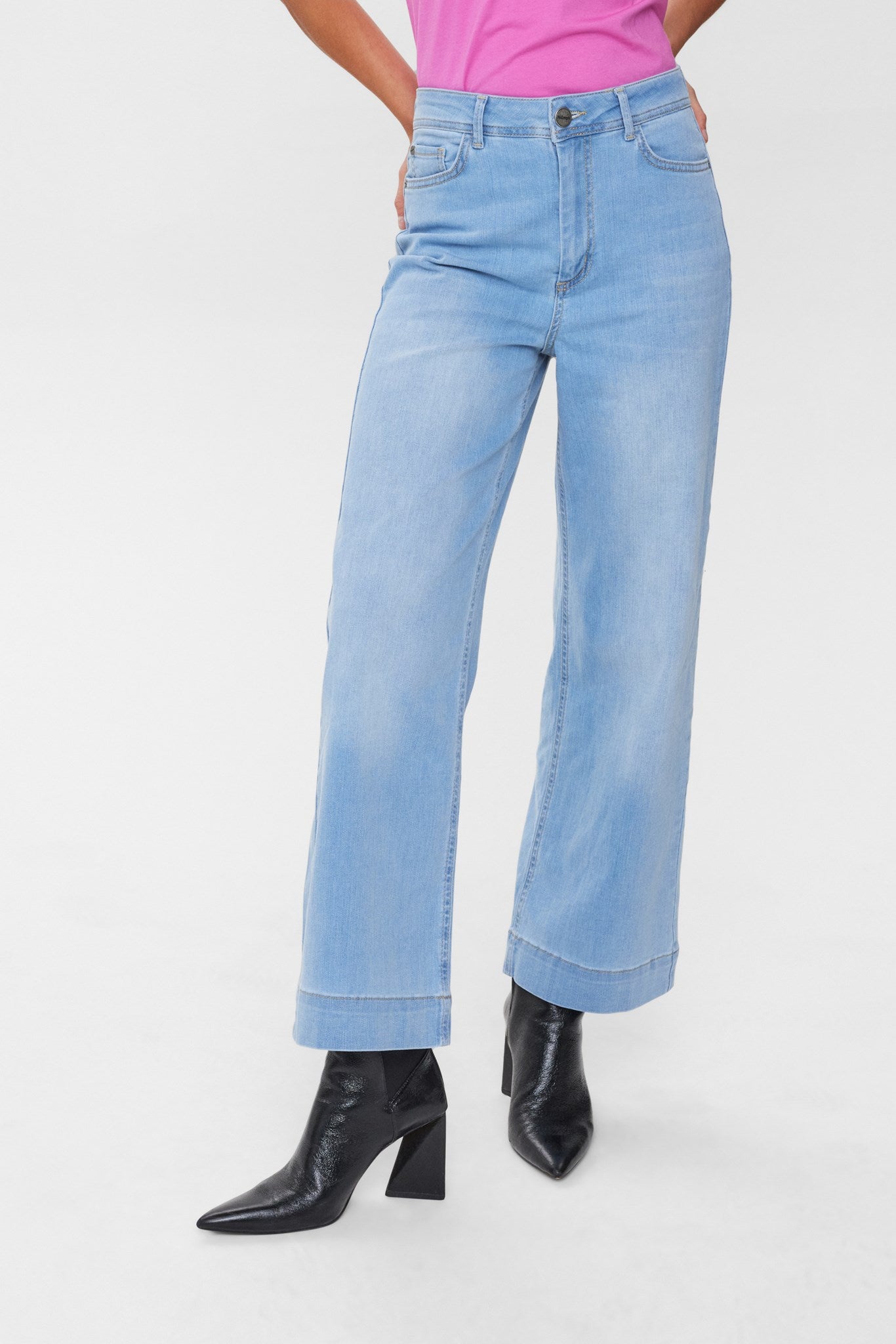 Light denim cropped store jeans